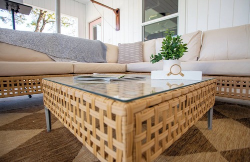 Waco Maison | FlourishHouse-HotTub, firepit, gym, outdoor movie, outside dining