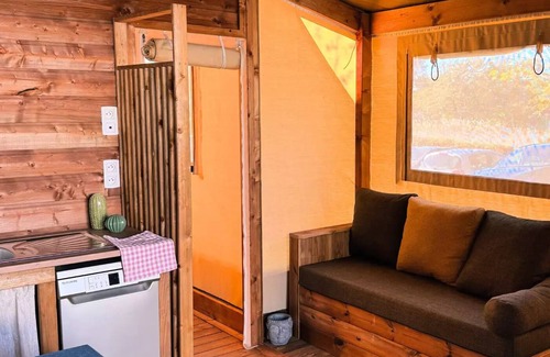 Treignac Maison | Flower Camping La Plage * - NOUVEAUTE : Cabane toilée Cotton Flower Confort 28m² (2 chambres) + TV + terrasse couverte 16m² 5 personnes