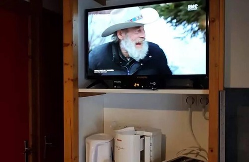 Saint-Paulien Chalet De Ski | Chalet Marina - TV Confort 30m² - 2 chambres + terrasse couverte 15m² 6 personnes