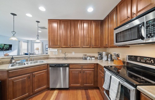 Walnut Grove Maison | Flyer's Nest Townhome