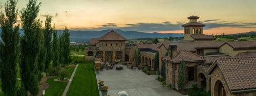 Flying Horse Cabine | Flying Horse Resort & Club