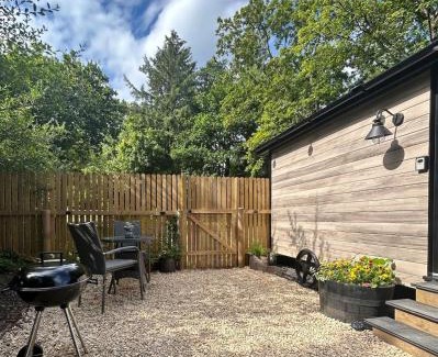 Bridgend Maison | Flying Scotsman Unique Carriage Pet Friendly! Lazy Spa can be available upon request with additional cost of 40