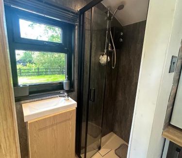 Bridgend Maison | Flying Scotsman Unique Carriage Pet Friendly! Lazy Spa can be available upon request with additional cost of 40