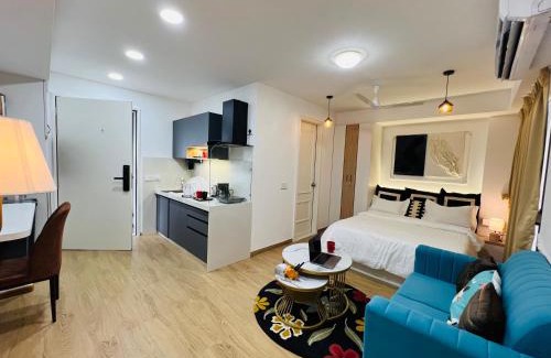 Viman Nagar Maison | Flyora Studio 5min to Airport