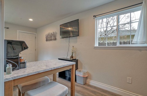 Mountain View Appartement | FOA2: Brand New Private Detached Studio
