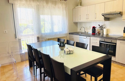 Vilanova Maison | FOGAR DE AROUSA 3 minutes from the beaches, garden, barbecue, swimming pool.