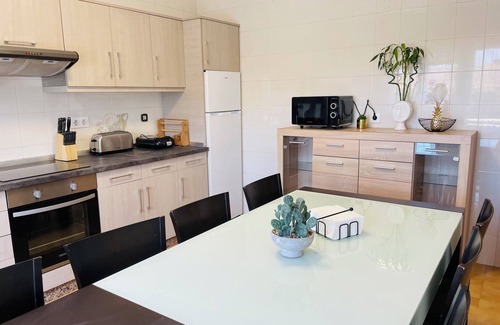 Vilanova Maison | FOGAR DE AROUSA 3 minutes from the beaches, garden, barbecue, swimming pool.
