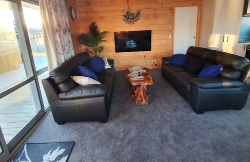 Rotorua Maison | FOLIA DOMUS NZ, New Lockwood with spa bath, ramp & lockup garage near Redwoods
