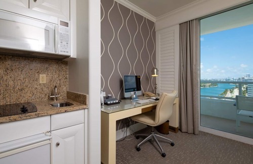 Seybold Maison | Fontainebleau Tresor Tower ll Private Ocean View Junior Suite