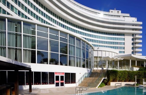 Mid Beach Maison | Fontainebleau Tresor Tower ll Private Bay View Junior Suite