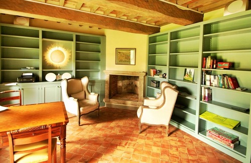 Umbertide Villa | Fonticchio: Villa de luxe avec de superbes vues, piscine à débordement, climatisation. Wifi gratuit