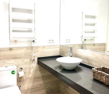 Gros Appartement | FOODIES LOCATION. SURF. NETFLIX . 3 BDR