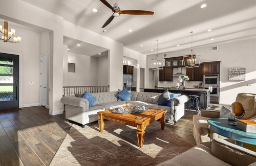 Steiner Ranch Maison | Football Fave - Waterfront with Private Mini Beach