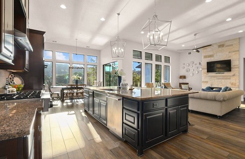Steiner Ranch Maison | Football Fave - Waterfront with Private Mini Beach