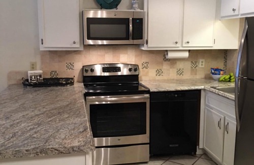 Tallahassee Maison | FOOTBALL / VISITER LES ÉTUDIANTS / EMPLOI / HIGH ROAD 2 MILES TO FSU STADIUM, TV W. HULU, CALME