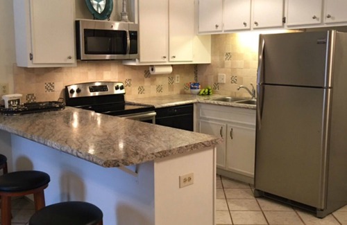 Tallahassee Maison | FOOTBALL / VISITER LES ÉTUDIANTS / EMPLOI / HIGH ROAD 2 MILES TO FSU STADIUM, TV W. HULU, CALME