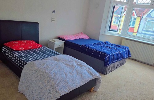 Wembley Central Lit Et Petit-Déjeuner | Footsteps away from wembley stadium. Best prime Location in wembley!nFamily Room