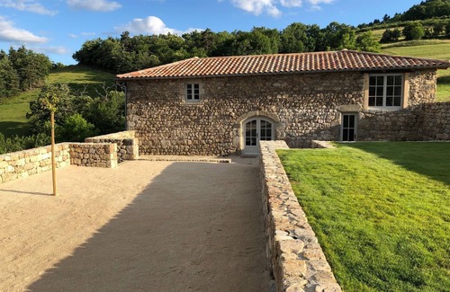Desaignes Maison | Pour un séjour en toute quiétude, vieille batisse avec vue panoramique