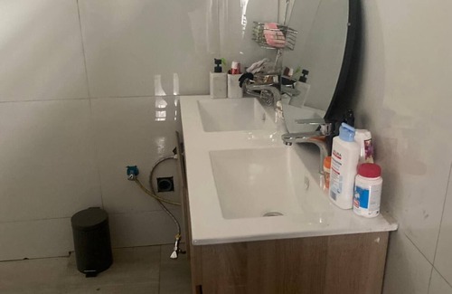 Kinshasa Maison | For rent whole house 2 bedrooms, 2 shower rooms, WC, living room.