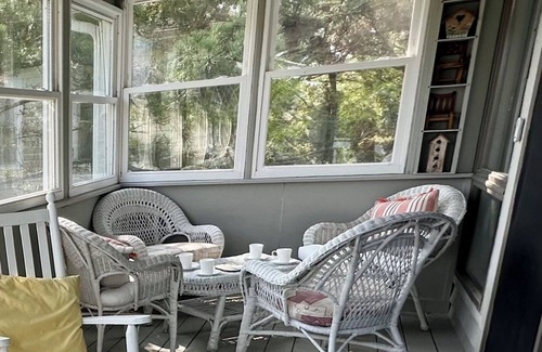 Broadkill Beach Maison | Charmant 3BR + DEN Home, 8 personnes, bain à remous, à pied de la plage