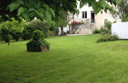 Pons Maison | Au coeur du centre ville (parking): superbe demeure charentaise, jardin, piscine
