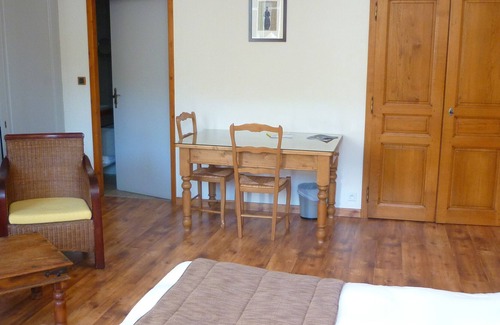 Salins-les-Bains Appartement | Pour vos séjours, préférez les chambres de l'hôtel Charles Sander