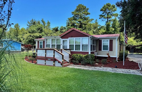 Summerton Maison | Fore-Cast Retreat in Taw Caw! Charming 3-bedroom on Lake Marion, Summerton SC