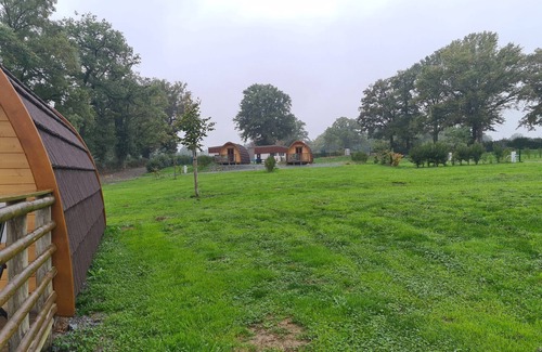 Pouligny-Notre-Dame Maison | Cabane forestière près base nautique avec terrasse et parking