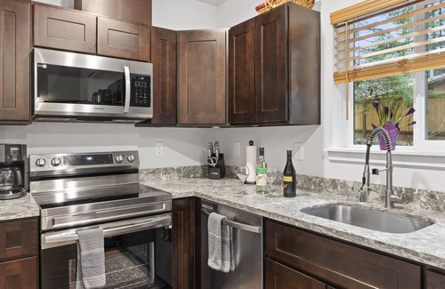 Ashford Cabine | Forest Cabin Near Mt. Rainier Ntl. Park Entrance w/ Hottub-AC-WiFi-Fenced Yard