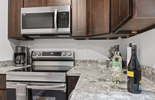 Ashford Cabine | Forest Cabin Near Mt. Rainier Ntl. Park Entrance w/ Hottub-AC-WiFi-Fenced Yard