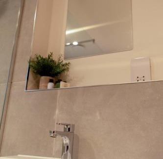 West Laroch Appartement | Forest Corner Luxury Apartment with Hot Tub