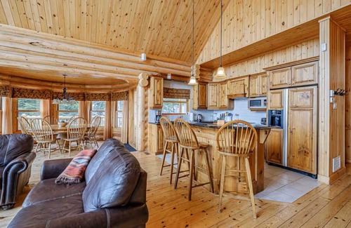 Fiddler Lake Resort Chalet De Ski | Duc #83 - chalet de bois rond avec spa, sauna et piscine privée