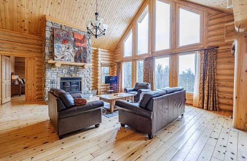 Fiddler Lake Resort Chalet De Ski | Duc #83 - chalet de bois rond avec spa, sauna et piscine privée