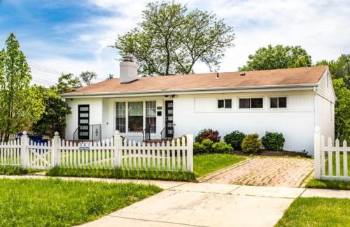 Forest Glen Maison | Forest Glen Silver Spring Gem - Parking