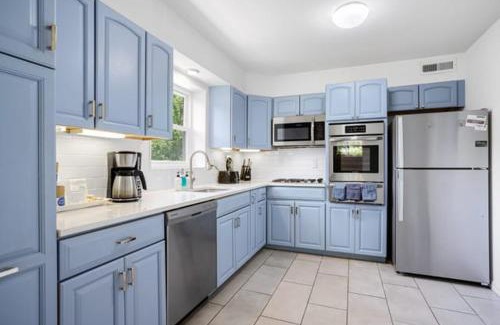 Forest Glen Maison | Forest Glen Silver Spring Gem - Parking