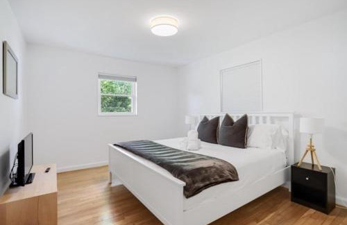 Forest Glen Maison | Forest Glen Silver Spring Gem - Parking