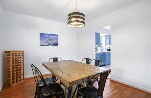 Forest Glen Maison | Forest Glen Silver Spring Gem - Parking