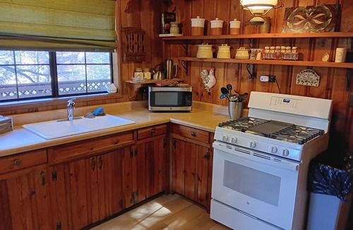Summerhaven Cabine | Forest Hermitage With Creek. Close To Everything!