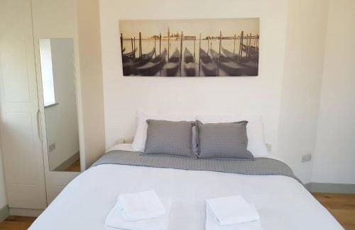 Bowes Hôtel | Forest House Hotel