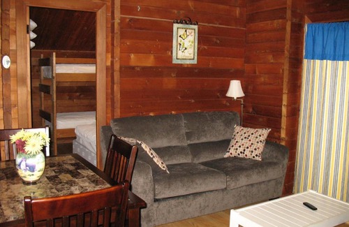 Advance Station Balnéaire | Forest Lake Camping Resort Lakefront Cabin 8