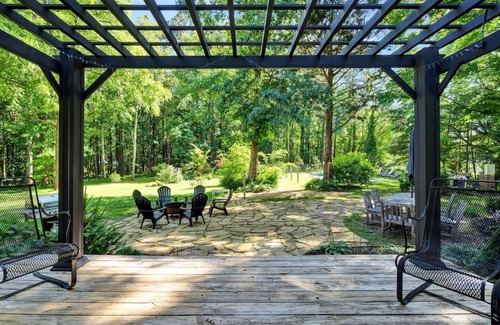 Saint Andrews Maison | Forest Retreat: Poolside Bliss Close to Campus