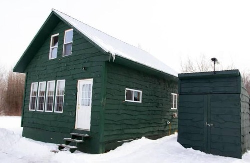 Norfolk Cabine | Forest Side Solar Powered Cabin with Nature Trails