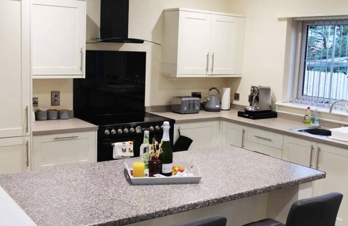 Coleraine Maison | Forest View House - Private Hot Tub