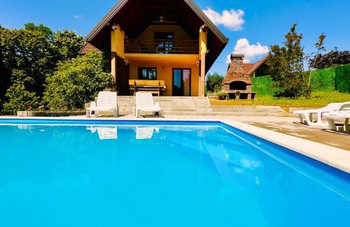 Tuzla Canton Maison | Foresta Home
