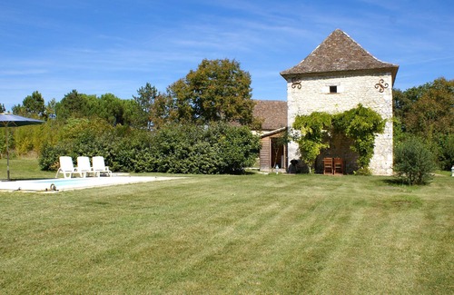 Conne-de-Labarde Maison | Ancien pigeonnier restaure et amenage, avec piscine privative