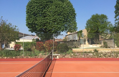 Arcais Maison | Ancienne maison maraîchine avec piscine et court de tennis
