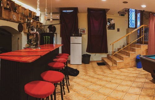 Belso-Ferencvaros Appartement | Pub sous-sol entier3 pour enterrement de vie de jeune fille / garçon