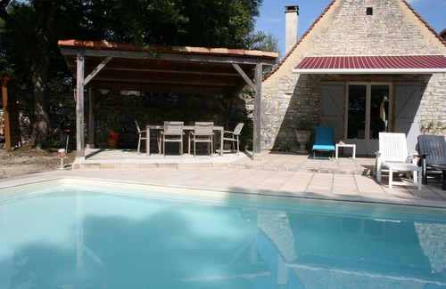 Montgesty Maison | Ancienne bergerie rénovée, au calme,aucune promiscuité, avec piscine chauffée.