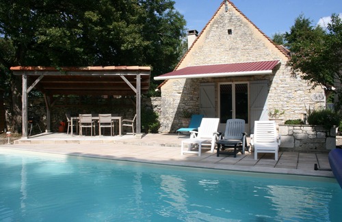 Montgesty Maison | Ancienne bergerie rénovée, au calme,aucune promiscuité, avec piscine chauffée.
