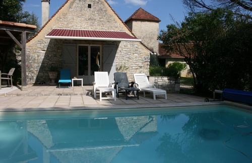 Montgesty Maison | Ancienne bergerie rénovée, au calme,aucune promiscuité, avec piscine chauffée.